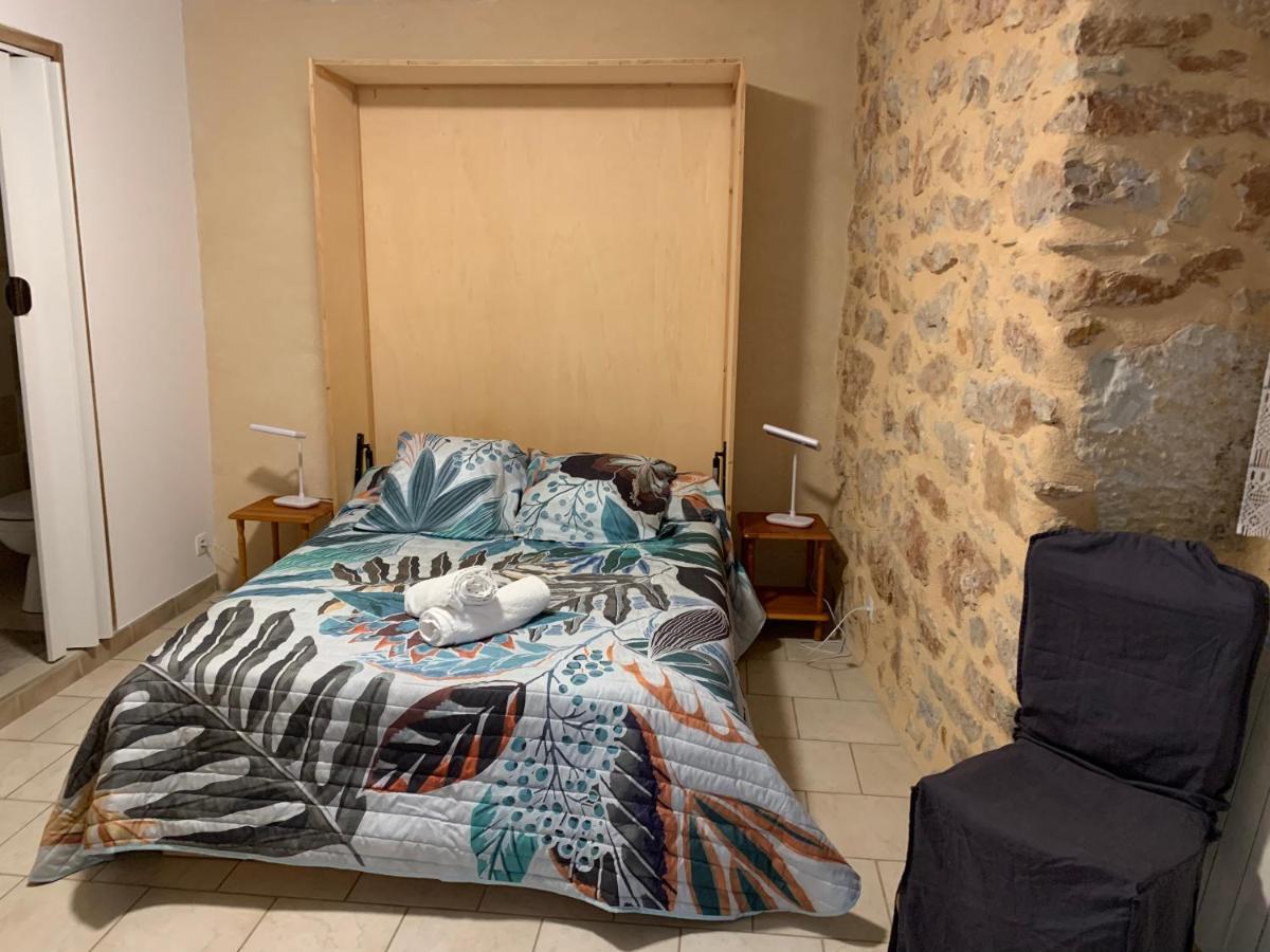 Cafe De La Place Gite & Chambres D'Hotes "Lou Pastre" Lanuejols  ภายนอก รูปภาพ