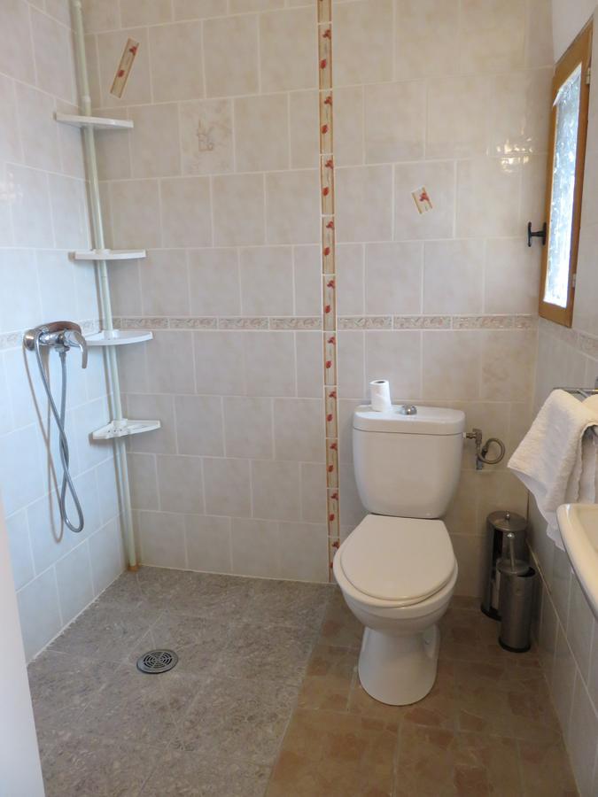 Cafe De La Place Gite & Chambres D'Hotes "Lou Pastre" Lanuejols  ภายนอก รูปภาพ
